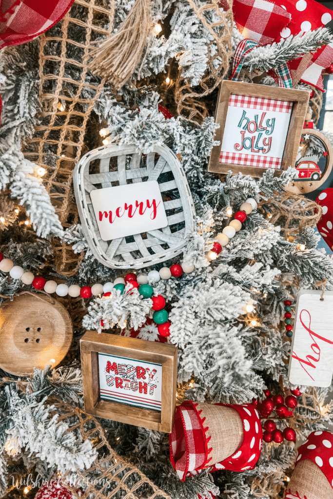 How to decorate a Christmas tree with ribbon 