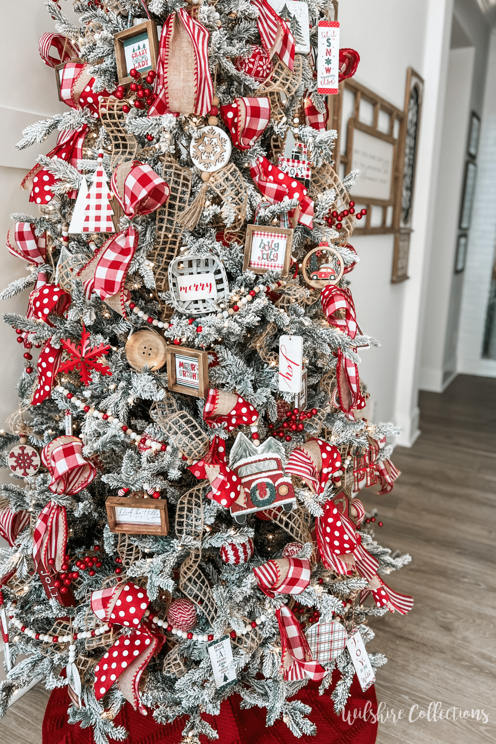 How to decorate a Christmas tree with ribbon