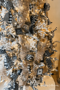 Neutral Christmas bedroom decor ideas