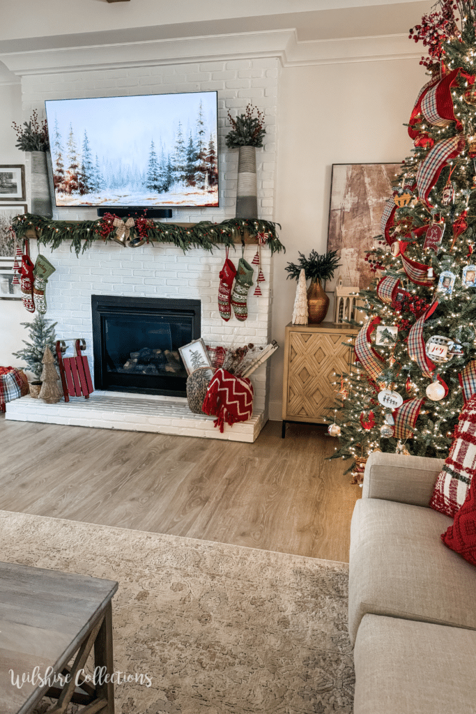 Classic Christmas living room decor 