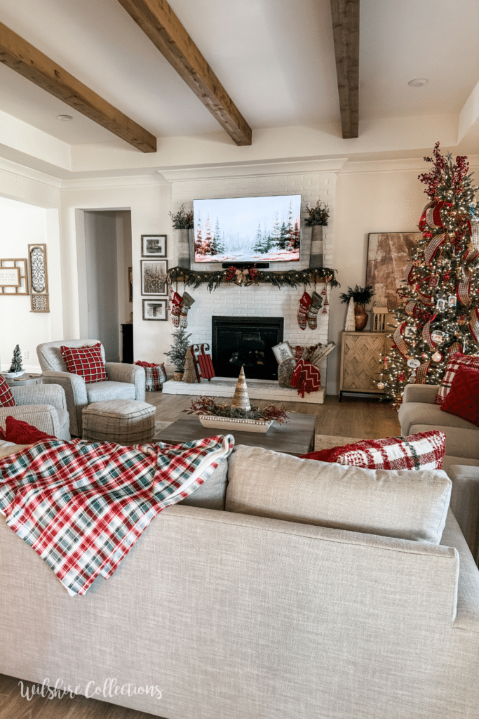 Classic Christmas living room decor 