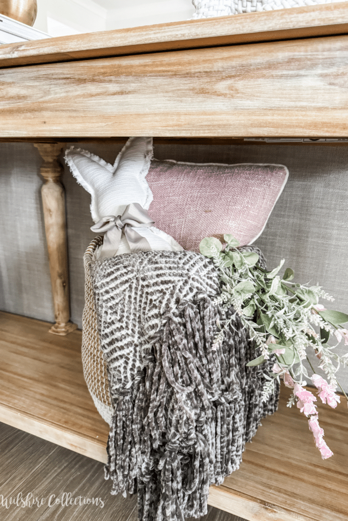 Neutral and pastel Spring decorating ideas